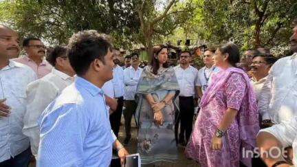 पालघर: सारजा मोरी- पोमण येथे पालघरच्या जिल्हाधिकाऱ्यांनी भेट देत केली पाहणी; जाणून घेतल्या नागरिकांच्या समस्या