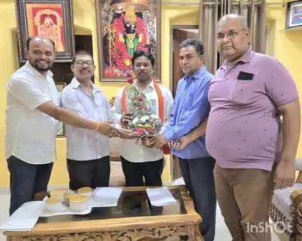 जगदलपुर: बस्तर सांसद महेश कश्यप के निवास में रेल सुविधा को मूर्त रूप देने पर भाजपा कार्यकर्ता व स्थानीय नागरिकों ने की मुलाकात