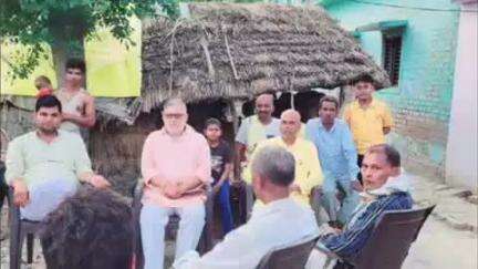 मनकापुर: महारागौरा गांव में सिलेंडर विस्फोट में घायलों के परिजनों से केंद्रीय राज्यमंत्री के प्रतिनिधि ने की मुलाकात