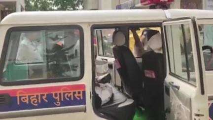 चेनारी: ट्रैक्टर और बाइक की टक्कर में दो लोग घायल, हालत गंभीर