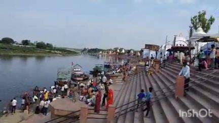बाह: बटेश्वर में बुद्ध पूर्णिमा पर श्रद्धालुओं ने लगाई आस्था की डुबकी