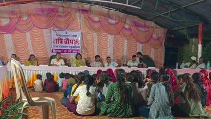 रेवदर: रेवदर के उडवारियां ग्राम पंचायत में जिला कलेक्टर की अध्यक्षता में रात्रि चौपाल का आयोजन हुआ
