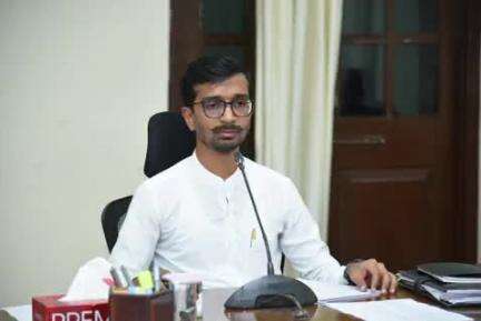 ఇంటింటి చెత్త సేకరణ లో నిర్లక్ష్యం వహిస్తే కఠిన చర్యలు తప్పవు : జిల్లా కలెక్టర్ డాక్టర్ వినోద్ కుమార్