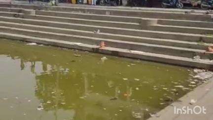 रामनगर: लोधेश्वर महादेवा के अभरण सरोवर में गंदगी, स्थानीय लोगों ने श्रद्धालुओं ने साफ सफाई की मांग की #jansamasya