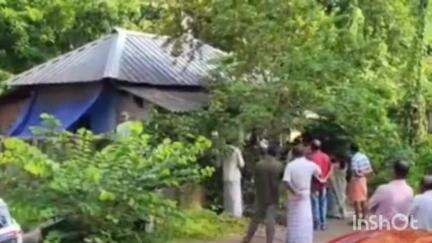 മീനച്ചിൽ: പാലാ നെല്ലിയാനിയിൽ നഴ്സിങ് വിദ്യാർത്ഥിനിയെ വീടിനുള്ളിൽ തൂങ്ങിമരിച്ച നിലയിൽ കണ്ടെത്തി