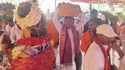 భూపాలపల్లి: 800 ఏళ్ల నాటి కాకతీయుల కాలంలో నిర్మించిన ఎరుకల నాంచారమ్మ తల్లిని దర్శించుకున్న ఎమ్మెల్యే గండ్ర సత్యనారాయణ రావు