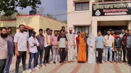 ब्यावरा: भंवरगंज में कर्ज के बोझ से परेशान शव वाहन चालक ने की आत्महत्या, परिजनों ने थाना प्रभारी से की मुलाकात