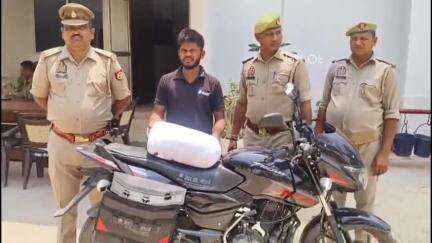 चायल: गुंगवा बाग तिराहा से 4 किलो 100 ग्राम अवैध गांजा के साथ अभियुक्त को पुलिस ने गिरफ्तार कर भेजा जेल