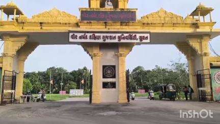 ઉધના: સૂરત:VNSGU ખાતે શૈક્ષણિક વર્ષ 2025-26 માટે પ્રવેશપ્રક્રિયા શરૂ: ત્રણ દિવસમાં અંદાજે 11,000 જેટલા ફોર્મ ભરાયા