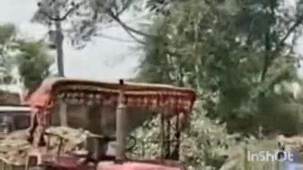 सौर बाज़ार: गढ़िया के पास खुली ट्रॉली में मिट्टी ले जा रहे ट्रैक्टरों को ग्रामीणों ने रोका, जताया विरोध