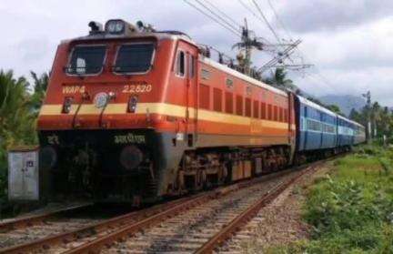 महाड: कर्जत तालुक्यातील ठाकरवाडी रेल्वे स्टेशन जवळ सुटकेस मधील मृत धनलक्ष्मी या तरुणीच्या मारेकरी बंगळूरुतून अटक
