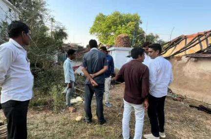 गाडरवारा: ग्राम हीरापुर में गोलू गौरव के घर में लगी आग, कोरव सेवा समिति ने दी ₹5100 की मदद