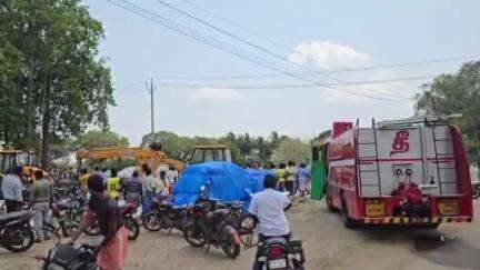 ஆரணி: கழனிப்பாக்கம் கிராமத்தில் ஆலமர கிளை முறிந்து விழுந்ததில் 100 நாள் பணிக்குச் சென்ற மூன்று பேர் உயிரிழப்பு