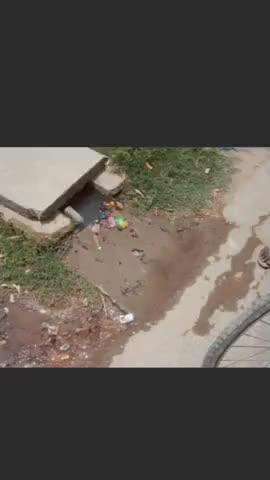 फतेेहपुर: धनसर गांव में एक महीने से बंद पड़ी नालियों ने ग्रामीणों की मुश्किलें बढ़ाई, सफाई कर्मी की गैरहाज़िरी से फैली गंदगी