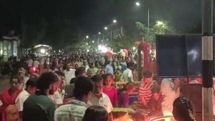 திருவண்ணாமலை: இரண்டாவது நாளாக கிரிவலம் வரும் பக்தர்கள் கூட்டம் பக்தர்கள் கூட்டத்தால் நிறைந்து வழிந்த திருவண்ணாமலை
