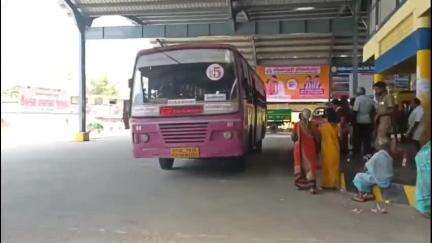 கிருஷ்ணகிரி: சித்ரா பௌர்ணமி முன்னிட்டு ஊத்தங்கரை பகுதியில் இருந்து கிராம பகுதிகளுக்கு செல்லும் பேருந்துகள் செல்வதால் கிராமப்புற மக்கள் அவதி #localissue