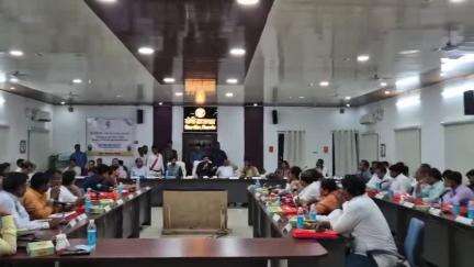 जिला किशनगंज में मंत्री मोo जमा खान साहब अधिकारियों के साथ जिला स्तरीय कार्यक्रम योजनाओं की जानकारी समीक्षा किए