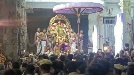 காஞ்சிபுரம்: வரதராஜ பெருமாள் திருக்கோவில் வைகாசி பிரம்மோற்சவ மூன்றாம் நாள் காலை, கருட சேவை உற்சவம்