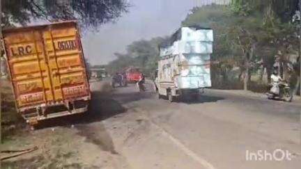 सिकंंदराबाद: सिकंदराबाद कोतवाली क्षेत्र के दनकौर रोड स्थित निजामपुर बिजली घर के पास आइसर कैंटर में लगी भीषण आग