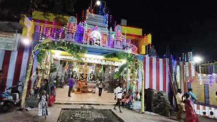 திண்டுக்கல் கிழக்கு: மலை அடிவார பத்ரகாளியம்மன் திருக்கோயில் சித்திரை திருவிழாவை முன்னிட்டு கோட்டைகுளத்தில் தெப்ப உற்சவம்