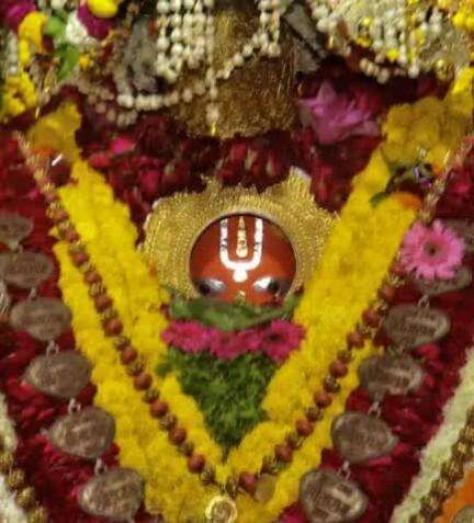 🌺🌻🌻
*#श्री_हनुमान_जी_महाराज जी की प्रातः कालीन शुभ मंगला श्रृंगार आरती दर्शन*🌺 _*#श्री_हनुमानगढ़ी_अयोध्याधामजी।।*_ 🌺🌻 दिनांक~ 13-05-25 मंगलवार 🌻🌺 श्री हनुमान जी महाराज आपके सकल मनोरथ सिद्ध करें।।🌺🌻
     🌺जय बजरंगबली।🌺