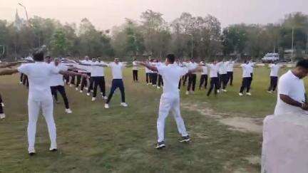 आज दिनांक-13.05.25 को बिहार पुलिस मुख्यालय, पटना के निर्देशानुसार अनुशासन एवं शारीरिक दक्षता बनाए रखने हेतु पुलिस केन्द्र, शिवहर में परेड/पी0टी0 का आयोजन किया गया । #BiharPolice #SheoharPolice