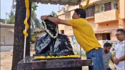 ব্যারাকপুর ২: ব্যারাকপুর সুকান্ত সরণীতে পালন করা হলো কবি সুকান্ত ভট্টাচার্য্যের প্রয়াণ দিবস উপস্থিত পৌর প্রধান
