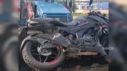 জামালপুর: 19 নম্বর জাতীয় সড়কের জৌৌগ্রাম এলাকায় বাইকের সাথে ট্রাক্টর এর ধাক্কায় গুরুতর আহত হল এক বাইক চালক