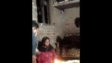 नवाबगंज: बंकी कस्बा के उत्तर टोला मोहल्ला में बीती रात एक किशोरी का शव फांसी के फंदे से लटका मिला, पुलिस जांच में जुटी