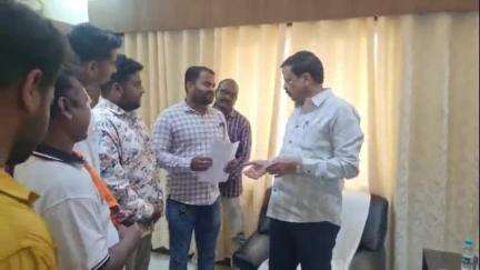 ସମ୍ବଲପୁର ମ୍ୟୁନିସିପାଲଟି: ସାର୍କିଟ ହାଉସ ଠାରେ  ରାଜସ୍ୱ ମନ୍ତ୍ରୀଙ୍କୁ ବଡ଼ବଜାର  ଓ ଦଲେଇପଡା ଶୀତଳଷଷ୍ଠୀ ଯାତ୍ରା କମିଟି ପକ୍ଷରୁ  ପ୍ରତିନିଧି ଦଳ କଲେ ସାକ୍ଷାତ