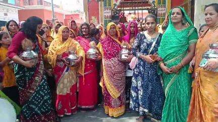 #अमेठी: देवीपाटन मंदिर से ज्येष्ठ के पहले मंगलवार को निकली भव्य शोभायात्रा