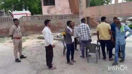 हाथरस: कस्बा लाडपुर में देर रात झोला छाप डॉक्टर की लापरवाही से व्यक्ति की बिगड़ी तबियत, जिला अस्पताल में डॉक्टरों ने किया मृत