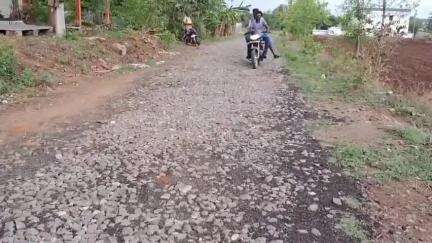 சேலம்: கீரை பாப்பம்பாடி பகுதியில் சாலை அமைக்க ஜல்லிக் கற்கள் கொட்டி ஆறு மாதம் ஆகியும்  சாலை அமைக்காததால் பொதுமக்கள் அவதி#localissue