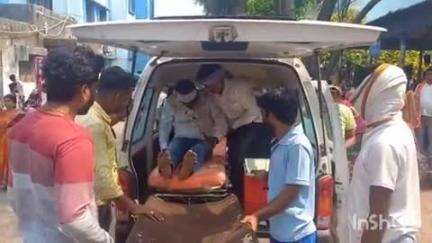 পুরুলিয়া ২: বরাবাজারে তৃণমূল যুব সভাপতির উপর হামলা ঘটনায় আহত তিন নিয়ে আসা হল পুরুলিয়া দেবেন মাহাতো মেডিকেল কলেজ হাসপাতালে