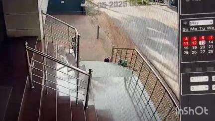 കൊണ്ടോട്ടി: വാഴക്കാട് ഗ്രാമീണ ബാങ്കിന് സമീപം നിയന്ത്രണം വിട്ട ബസിടിച്ച് കാൽനട യാത്രക്കാരൻ മരിച്ചു