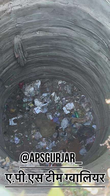100 फीट गहरे कुएं में डला रहा सब पार्षद की गलती हे इसमें 🙏🏻Respect Girls help poor help animals #apsgurjar #dogslife #dog #gwalior #new