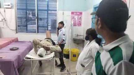 कुदरा में एन एच19पर डंपर वाहन एवं टेंपो वाहन में हुई जोरदार टक्कर टेंपो सवार गंभीर रूप से घायल, रेफर