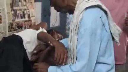 पिंडवाड़ा: मांडवाड़ा खालसा के पास दो बाइक सवार लोगों ने राहगीर पर पत्थर से किया हमला, राहगीर हुआ घायल