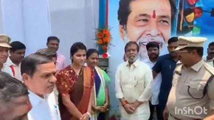సంగారెడ్డి: సంగారెడ్డిలో ట్రాఫిక్ సిగ్నల్ ను ప్రారంభించిన మంత్రి