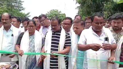 তুফানগঞ্জ ২: মেচকোকা চৌপথিতে লাঙ্গলগ্রাম থেকে দেবগ্রাম পর্যন্ত প্রায় ১৩ কোটি টাকা ব্যয় ১১ কিলোমিটার রাস্তার কাজের শুভ উদ্বোধন হলো