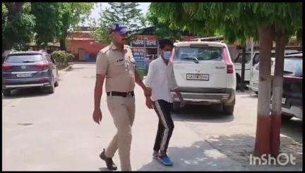 लक्सर: कोतवाली पुलिस ने ट्रकों से बैटरी चोरी करने वाले शातिर चोर को पकड़ा, खंडहर से बरामद की 2 चोरी की बैटरी