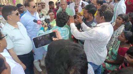 ramnagar me ladhki ki murder ko le kar pohchi sp dop gow me inshaph dilane
