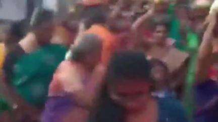 விளாத்திகுளம்: ஜமீன்கரிசல்குளத்தில் அருள்மிகு ஸ்ரீ பகலாமுகி தேவி திருக்கோவில் சித்திரை திருவிழாவை முன்னிட்டு முளைப்பாரி ஊர்வலம்