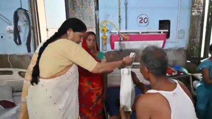 बोध गया: बौद्ध जयंती के दूसरे दिन बोधगया के BTMC ने गया के ANMMCH और प्रभावती अस्पताल में मरीजों को किया प्रसाद वितरित