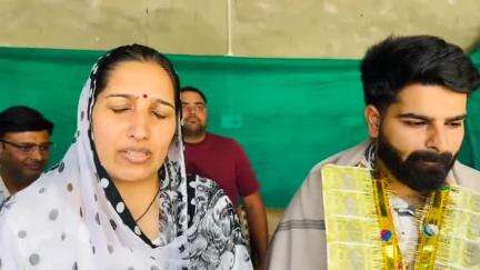 बहादुरगढ़: सीएसआईआर नेट जेआरएफ में पांचवा रैंक हासिल करने पर अभिनव का नगर परिषद चेयरपर्सन सरोज राठी ने किया सम्मान