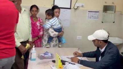बागेश्वर: बंड गांव में करंट से झुलसी महिला को 108 एंबुलेंस से पहुंचाया गया सीएचसी
