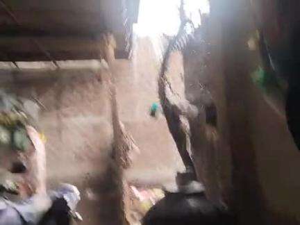 kalikiray me pani girta huwe