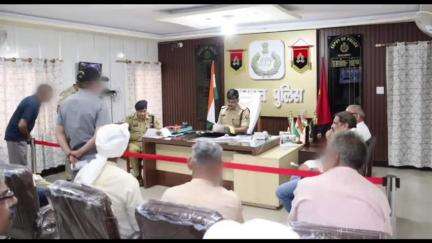बागपत: SP ने पुलिस अधीक्षक कार्यालय पर आयोजित जनसुनवाई में फरियादियों की शिकायतें सुनी, संबंधित को निस्तारण के निर्देश दिए