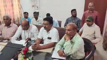 मधुबन: मधुबन के नवागत एसडीएम ने तहसील कर्मियों के साथ राजस्व कार्यों की समीक्षा बैठक की, दिए निर्देश
