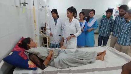 नारायणगंज: CHC नारायणगंज में आयोजित 20 दिवसीय कौशल विकास प्रशिक्षण सत्र के तहत छात्रों को मिल रहा है हेल्थ केयर का प्रशिक्षण